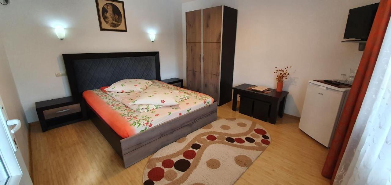 Pension Charisma Băile Herculane Exterior photo