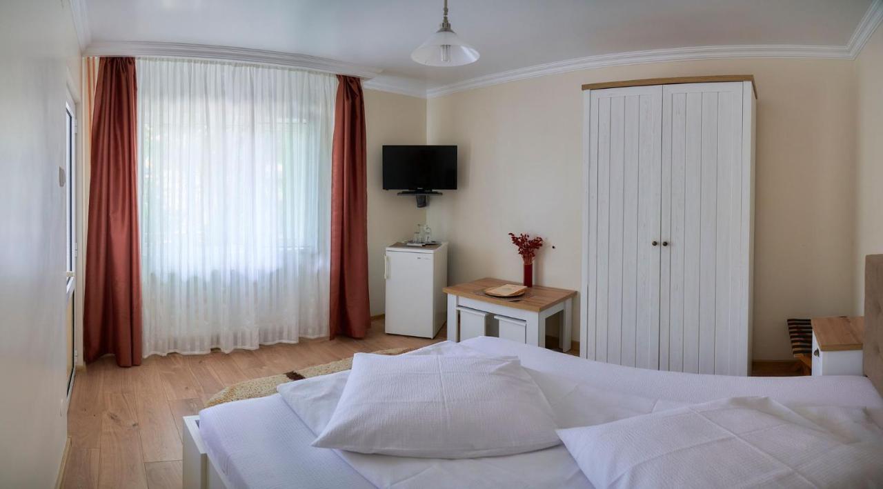 Pension Charisma Băile Herculane Exterior photo